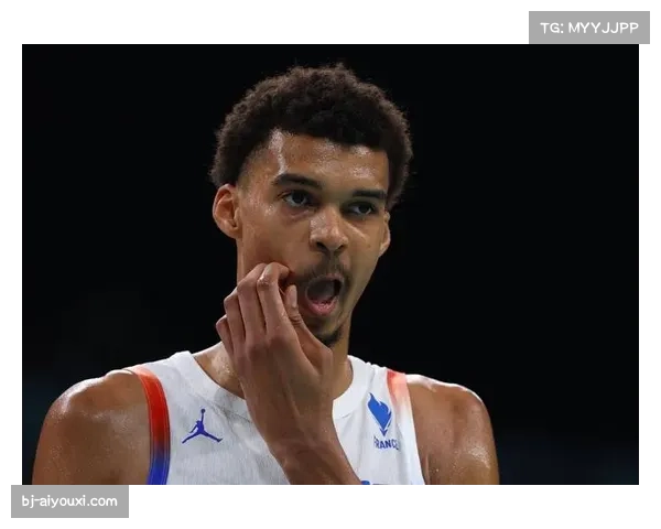 文班亚马23分钟狂砍17分12板 传闻身高已突破7尺7